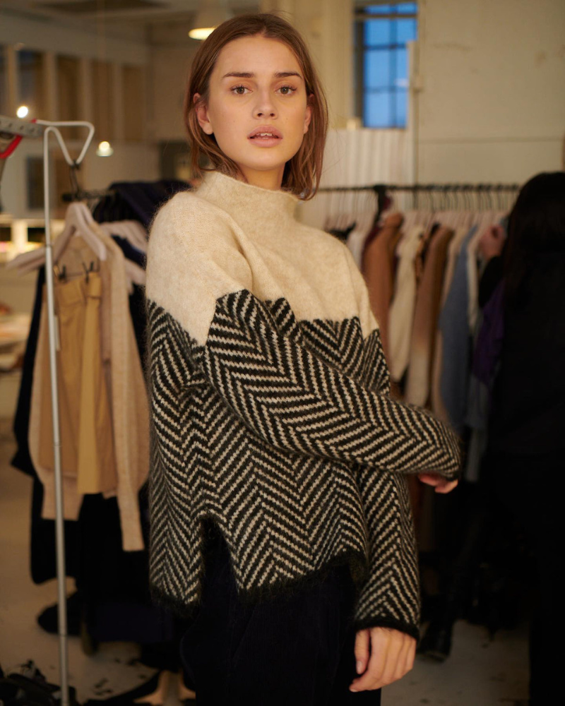 Clarisse - Cozy Cotton Turtleneck Knit