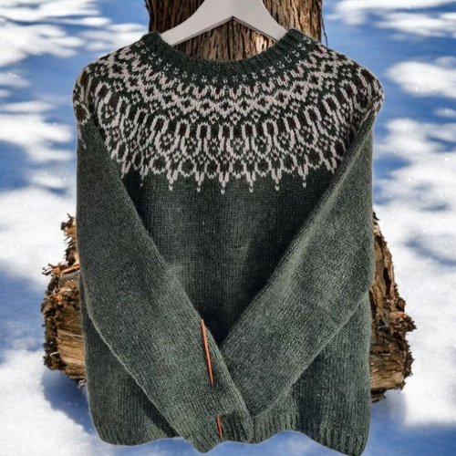Aurora – Elegant Winter Sweater with Chic Round-Knit Shoulder Design
