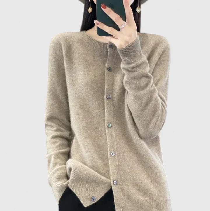 Lyxandria - Cozy Cardigan for Ultimate Comfort