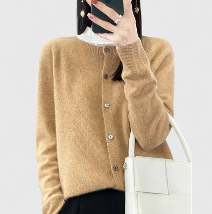 Lyxandria - Cozy Cardigan for Ultimate Comfort